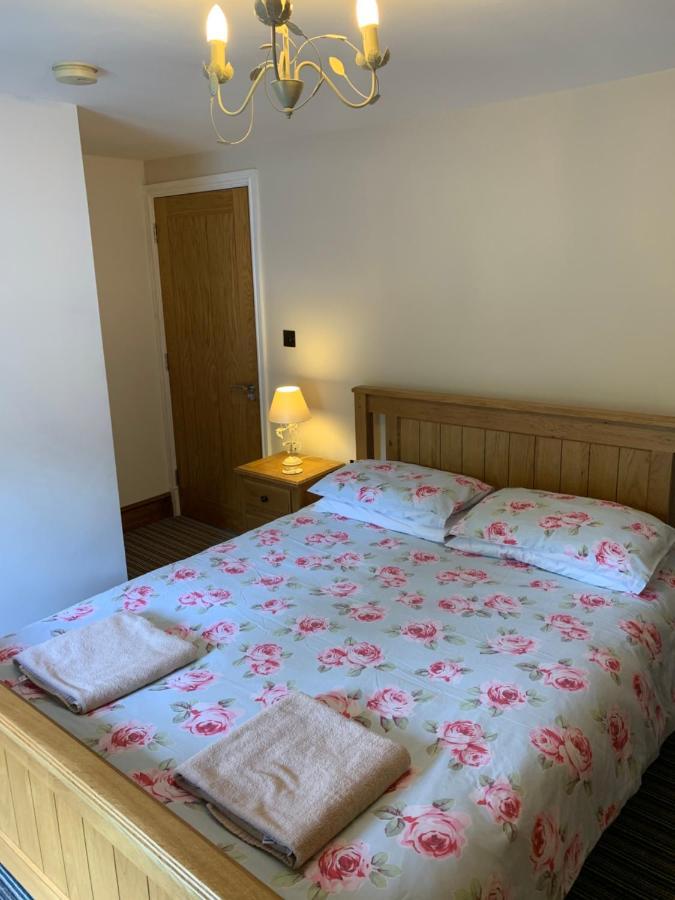 Bed & Breakfast Rheolau Arms *
